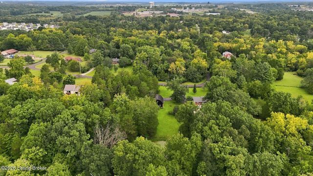 1802 Ironwood Rd, La Grange, KY 40031