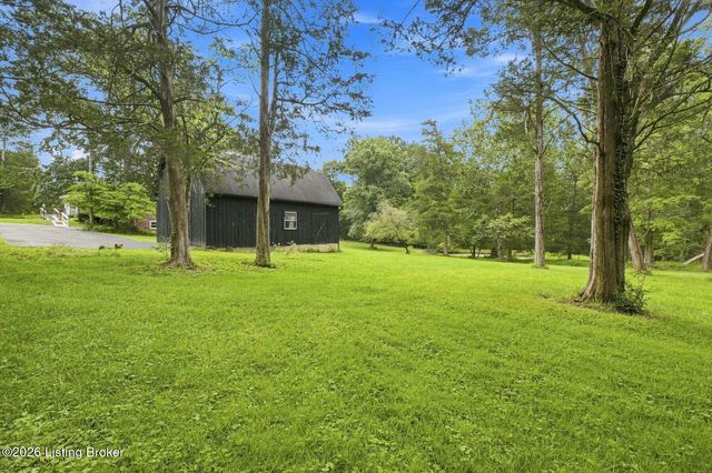 1802 Ironwood Rd, La Grange, KY 40031