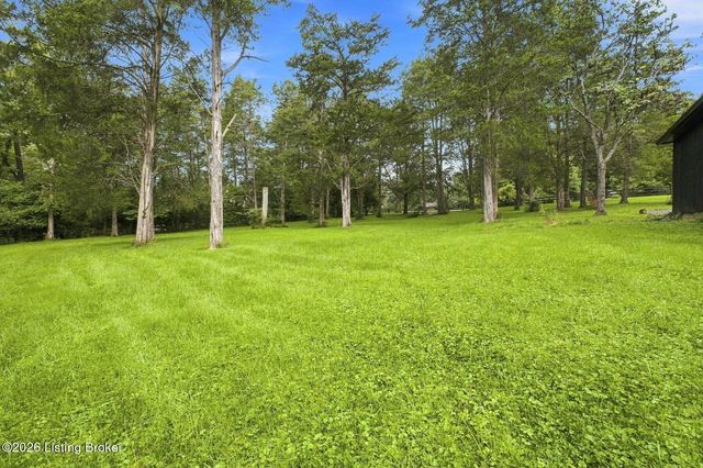 1802 Ironwood Rd, La Grange, KY 40031