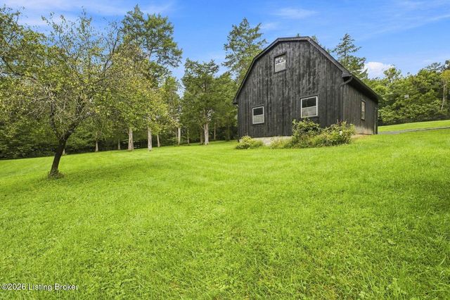 1802 Ironwood Rd, La Grange, KY 40031