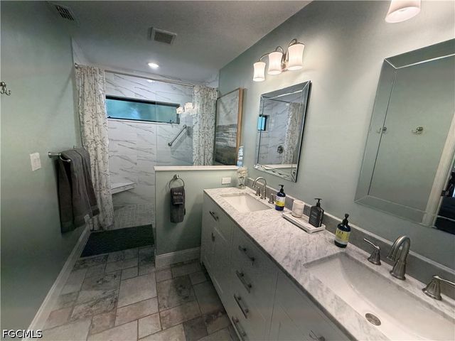 5883 Sand Oak DR, Fort Myers, FL 33919