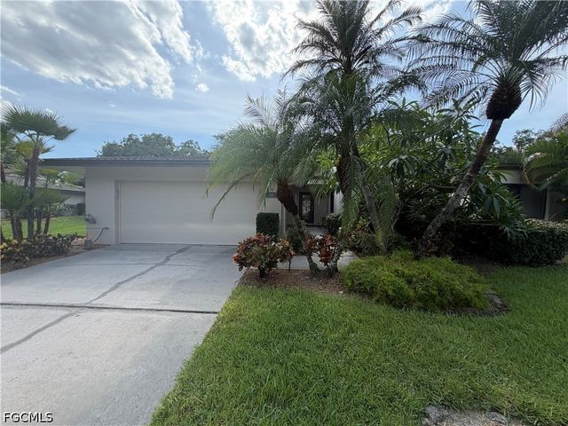 5883 Sand Oak DR, Fort Myers, FL 33919