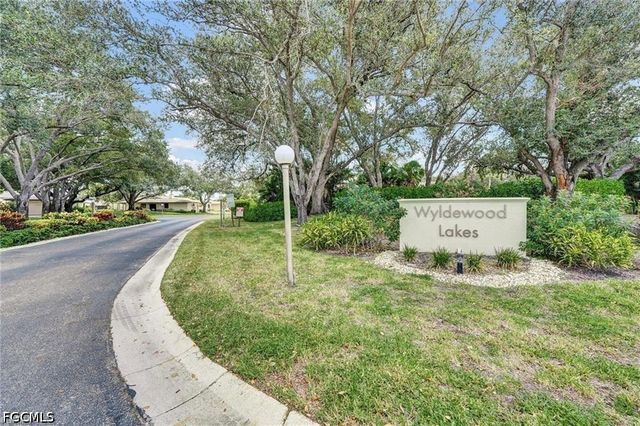 5883 Sand Oak DR, Fort Myers, FL 33919