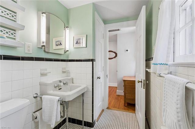 31 Stratford RD, Newport News, VA 23601