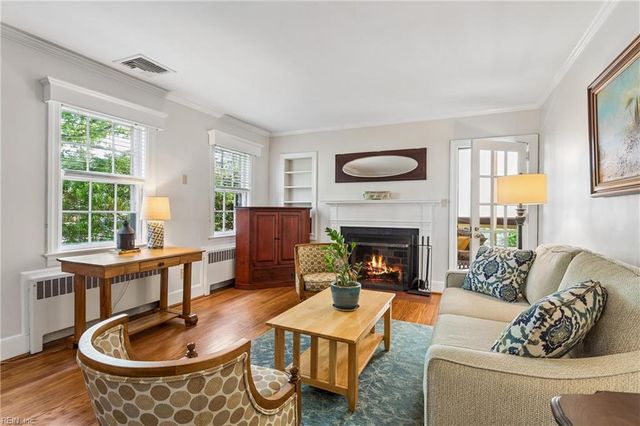 31 Stratford RD, Newport News, VA 23601