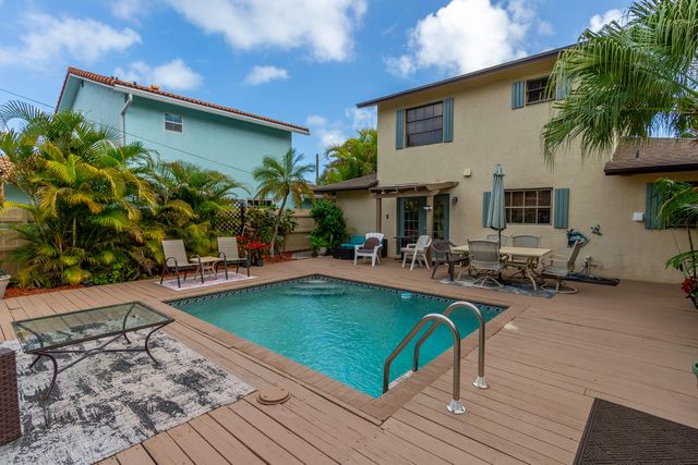 1827 N Palmway, Lake Worth Beach, FL 33460