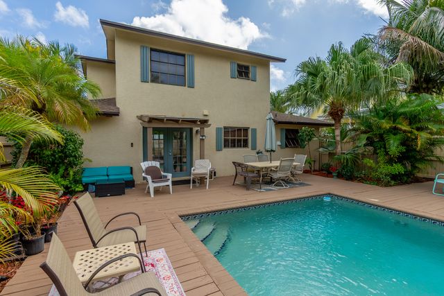 1827 N Palmway, Lake Worth Beach, FL 33460