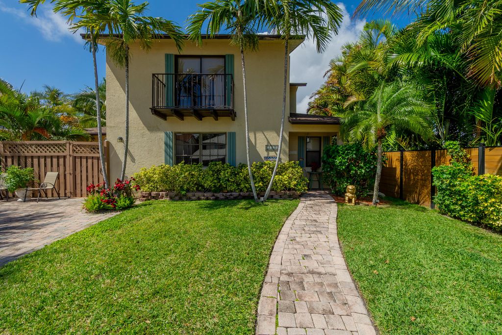 1827 N Palmway, Lake Worth Beach, FL 33460