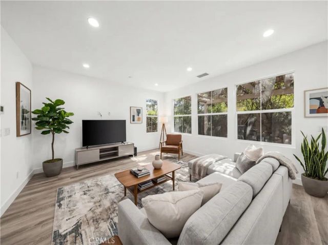 83 Waterleaf, Irvine, CA 92620