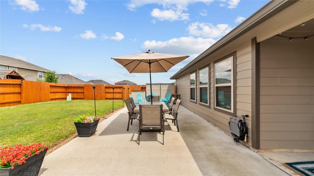 303 Stablebrook Street, Magnolia, TX 77354