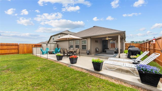 303 Stablebrook Street, Magnolia, TX 77354