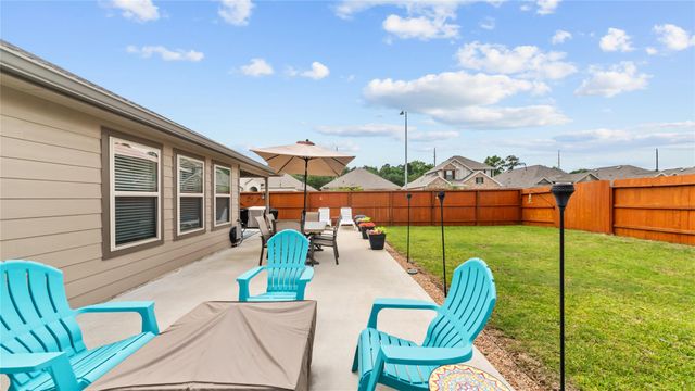 303 Stablebrook Street, Magnolia, TX 77354