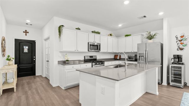 303 Stablebrook Street, Magnolia, TX 77354