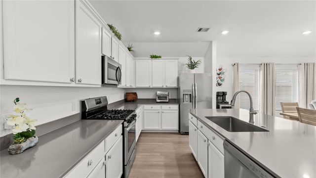 303 Stablebrook Street, Magnolia, TX 77354