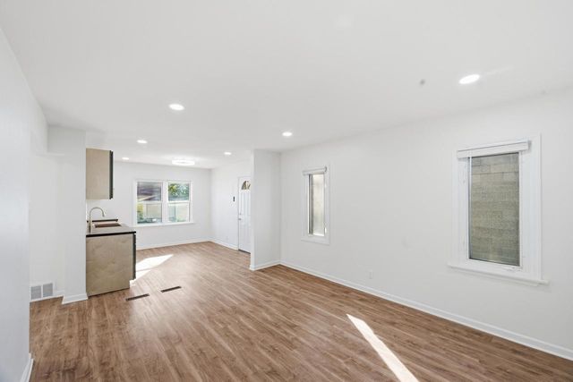 4170 S 5th PLACE, Milwaukee, WI 53207