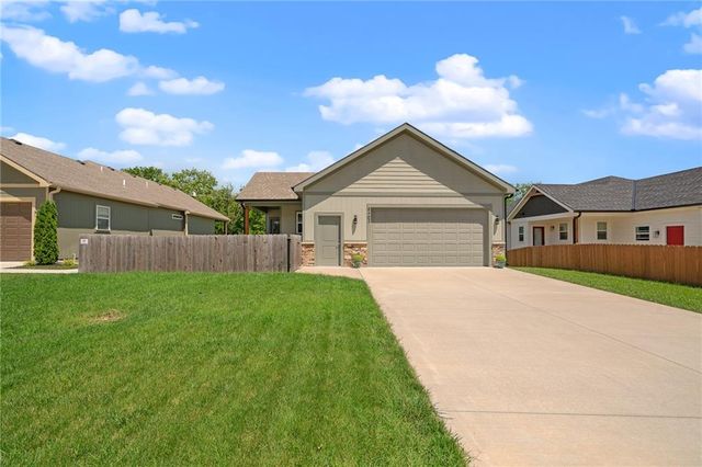 8462 Peoria Street, De Soto, KS 66018