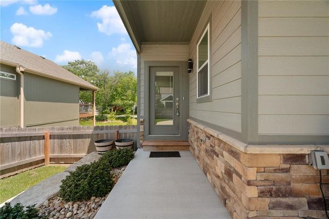 8462 Peoria Street, De Soto, KS 66018