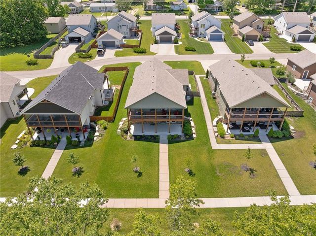 8462 Peoria Street, De Soto, KS 66018
