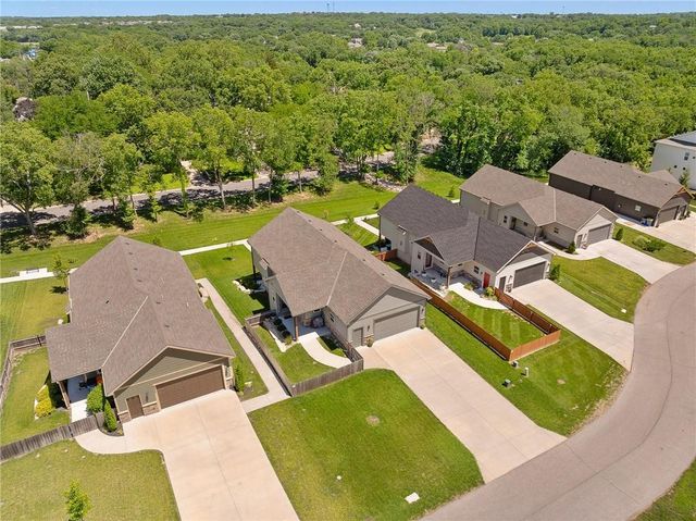 8462 Peoria Street, De Soto, KS 66018