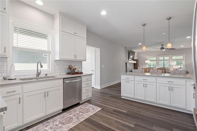 8462 Peoria Street, De Soto, KS 66018