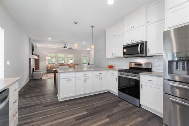8462 Peoria Street, De Soto, KS 66018