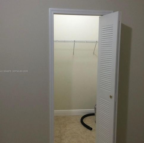 41 W 14th St 1, Hialeah, FL 33010