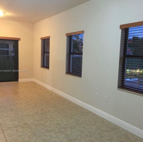 41 W 14th St 1, Hialeah, FL 33010