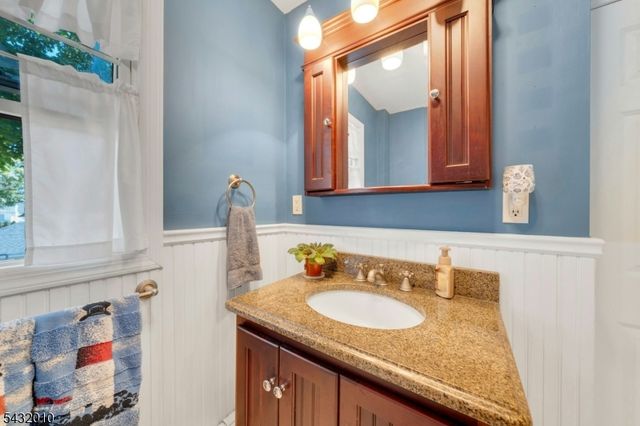 52 Terrace Ave, Rochelle Park Twp., NJ 07662
