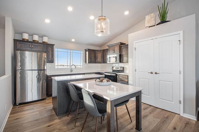 6513 N 168 Avenue, Omaha, NE 68116