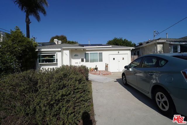 1041 Avenue D, Redondo Beach, CA 90277