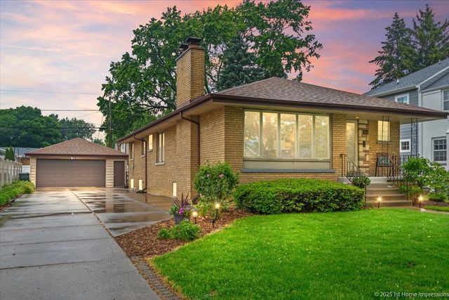 9544 S Avers Avenue, Evergreen Park, IL 60805