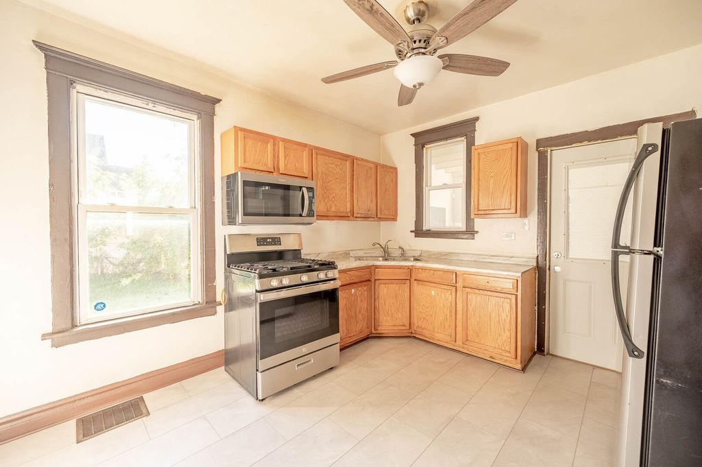 10222 S Indiana Avenue, Chicago, IL 60628 — photo 4
