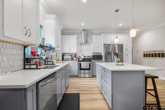 10186 Sparks Drive, Tyler, TX 75704
