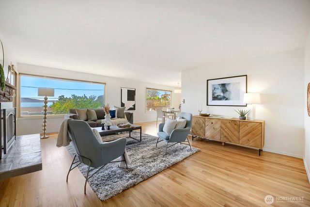 924 S 226th Place, Des Moines, WA 98198