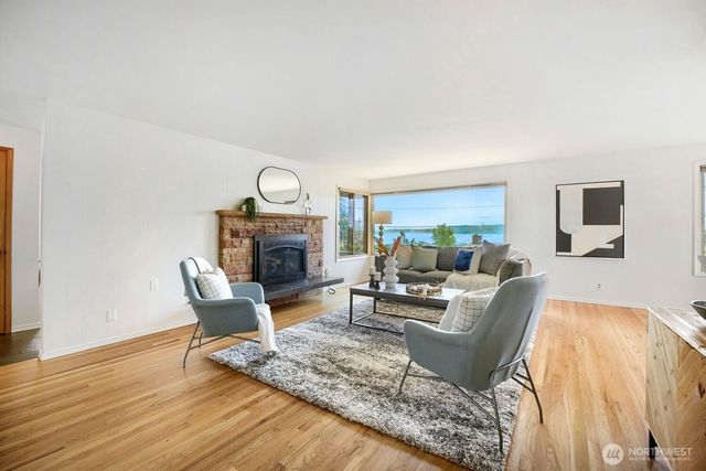 924 S 226th Place, Des Moines, WA 98198