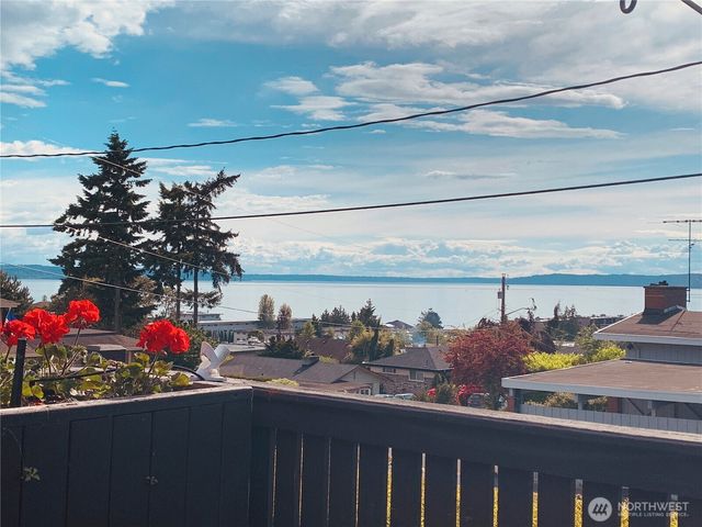 924 S 226th Place, Des Moines, WA 98198