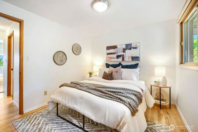 924 S 226th Place, Des Moines, WA 98198