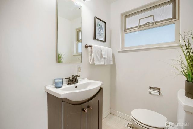 924 S 226th Place, Des Moines, WA 98198