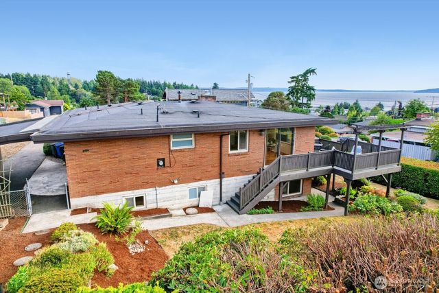 924 S 226th Place, Des Moines, WA 98198