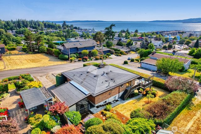 924 S 226th Place, Des Moines, WA 98198