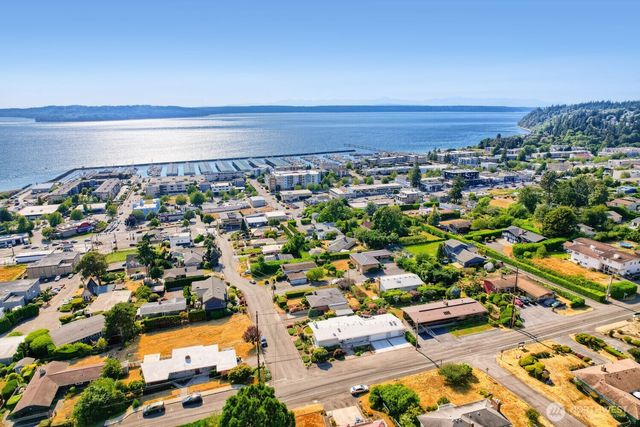 924 S 226th Place, Des Moines, WA 98198
