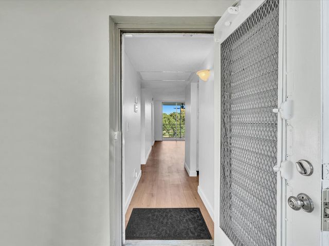 9470 Poinciana Place 303, Davie, FL 33324