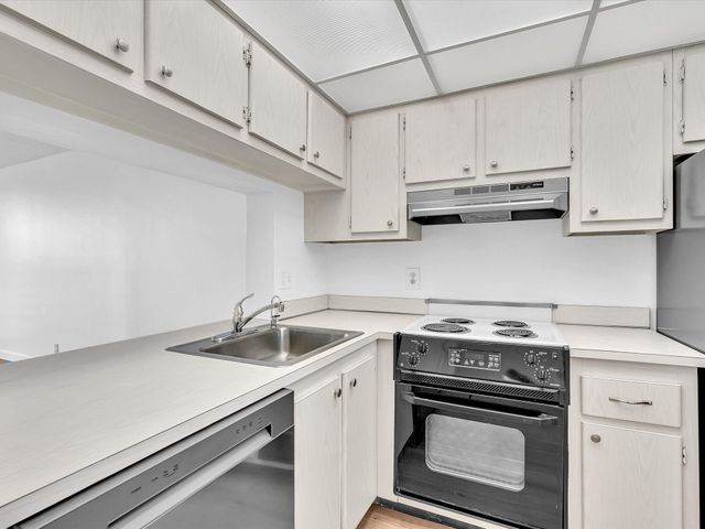 9470 Poinciana Place 303, Davie, FL 33324