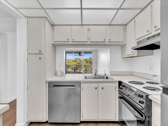 9470 Poinciana Place 303, Davie, FL 33324