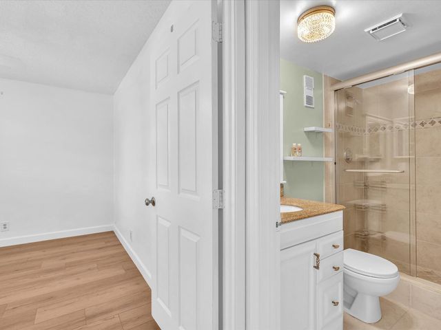 9470 Poinciana Place 303, Davie, FL 33324