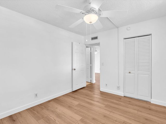 9470 Poinciana Place 303, Davie, FL 33324