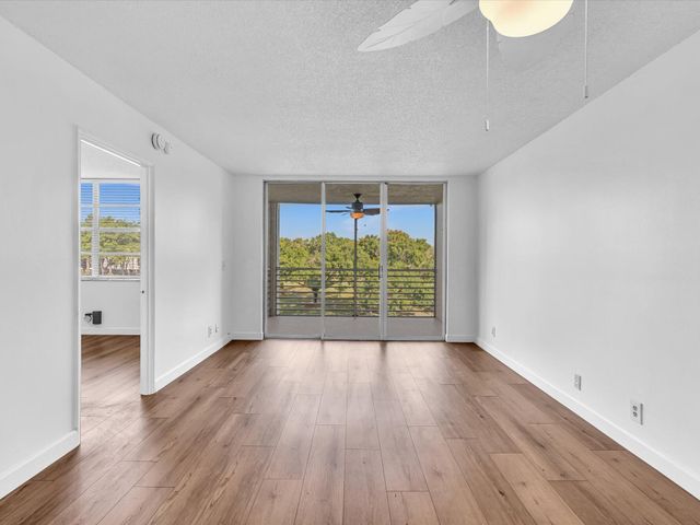 9470 Poinciana Place 303, Davie, FL 33324