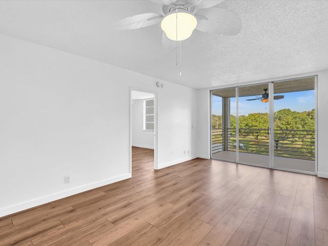 9470 Poinciana Place 303, Davie, FL 33324