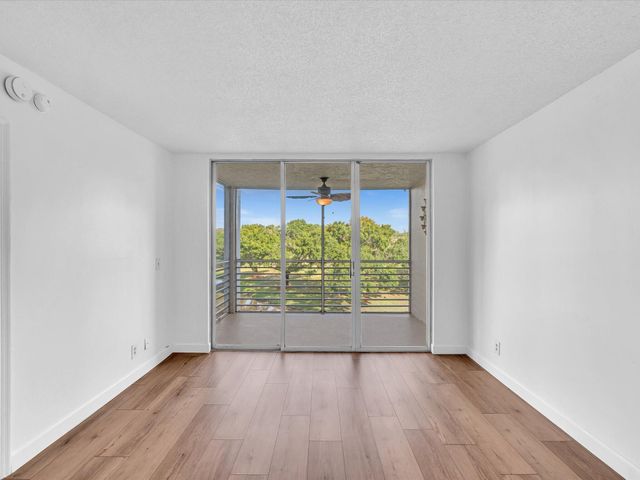 9470 Poinciana Place 303, Davie, FL 33324