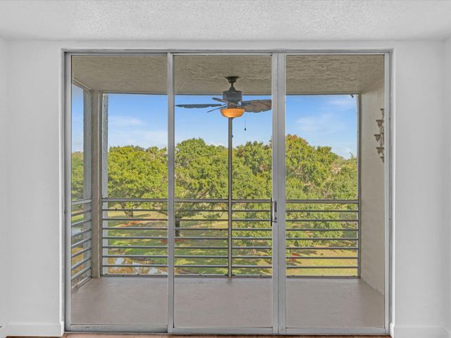 9470 Poinciana Place 303, Davie, FL 33324